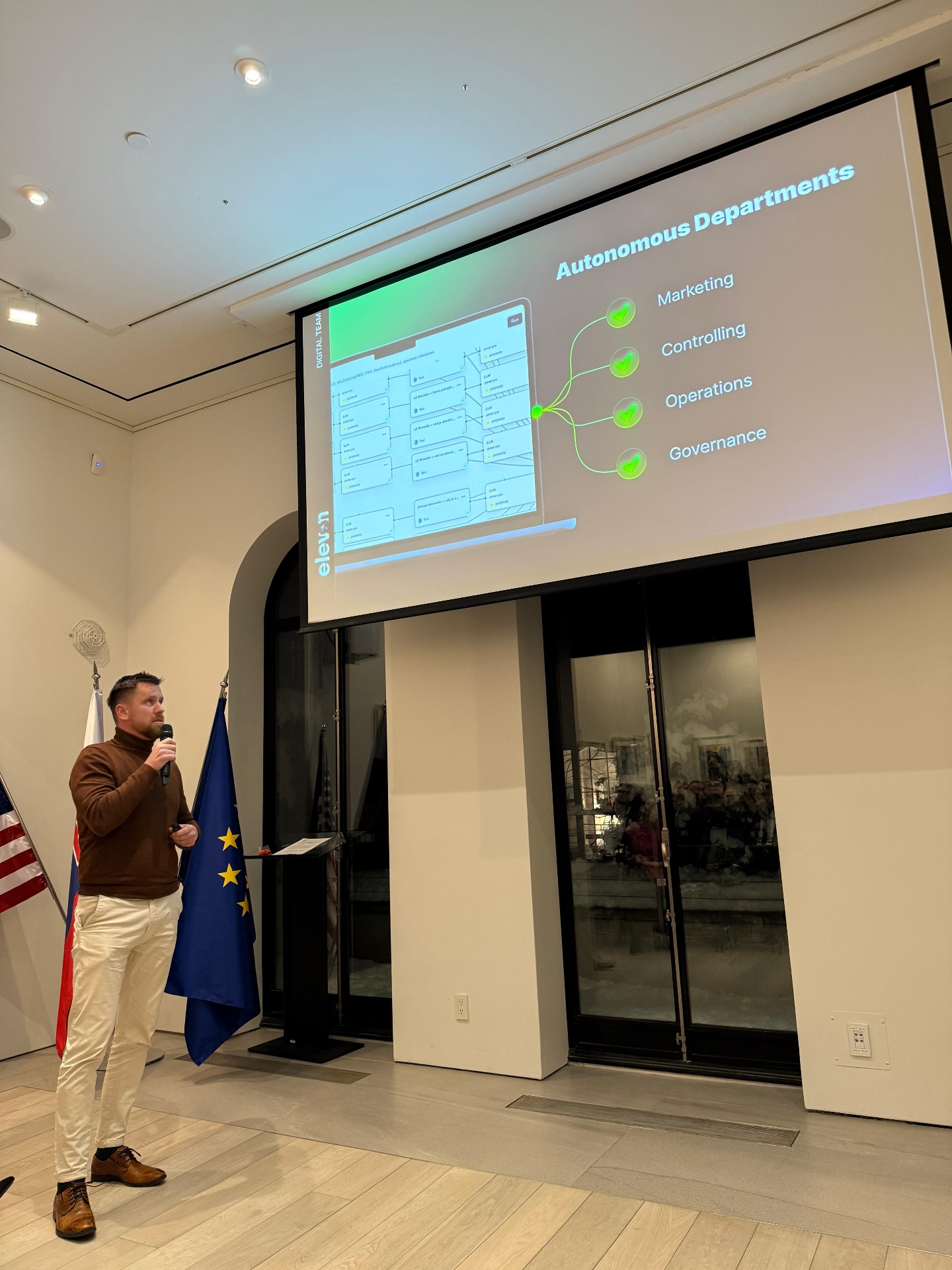 Elevon founder presenting Autonomous Departments at the Slovak Accelerator Program in New York